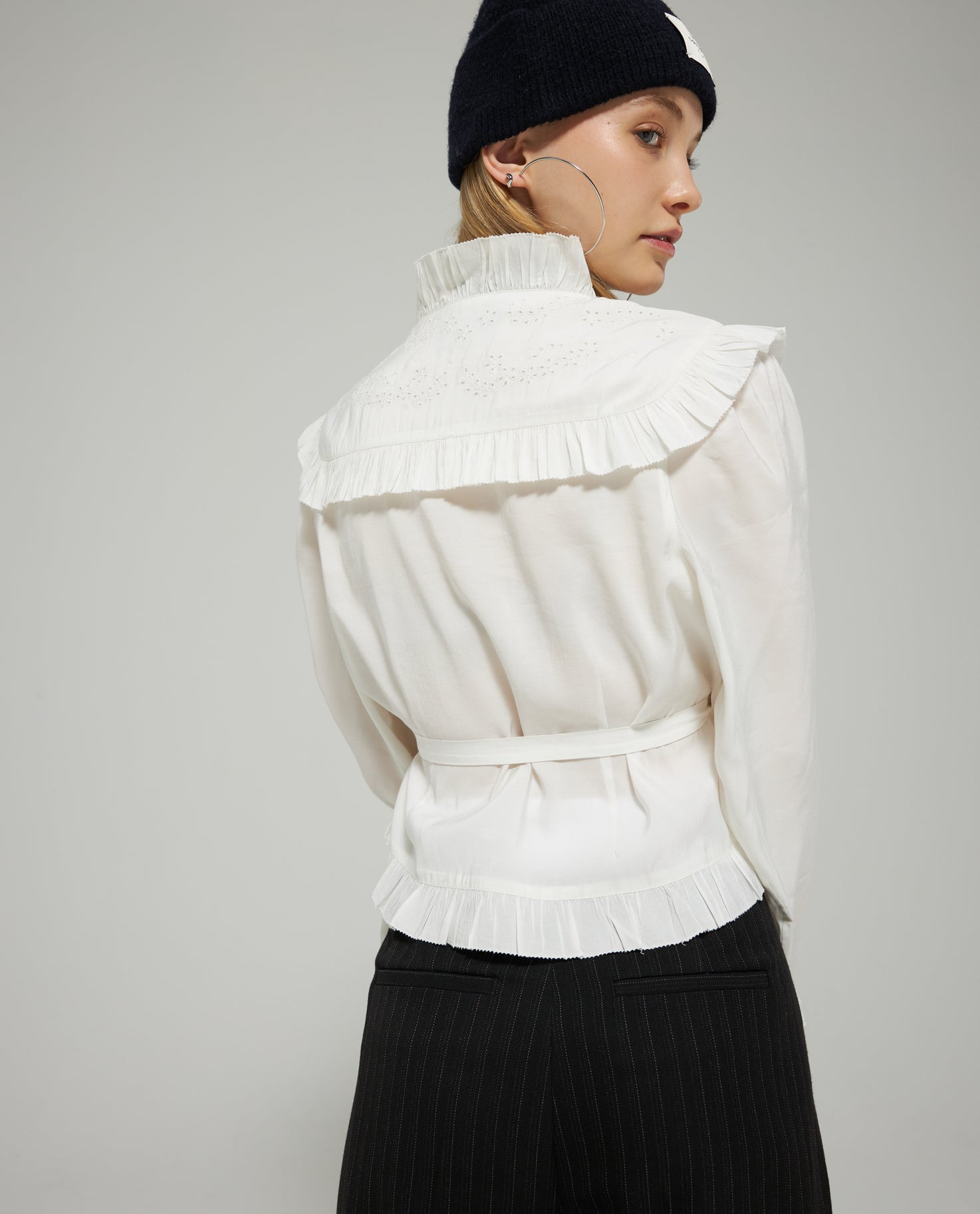 WRAP BRODERIE ANGLAISE TOP